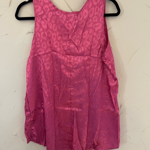 Pink leopard sleeveless tank- silky - Picture 2 of 2